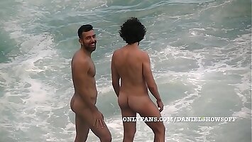 NAked guys within reach the Shore